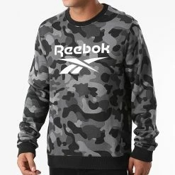 Le moins cher 🤩 Sweat Crewneck Camo AOP HA6314 Gris Camouflage de Reebok 🤩