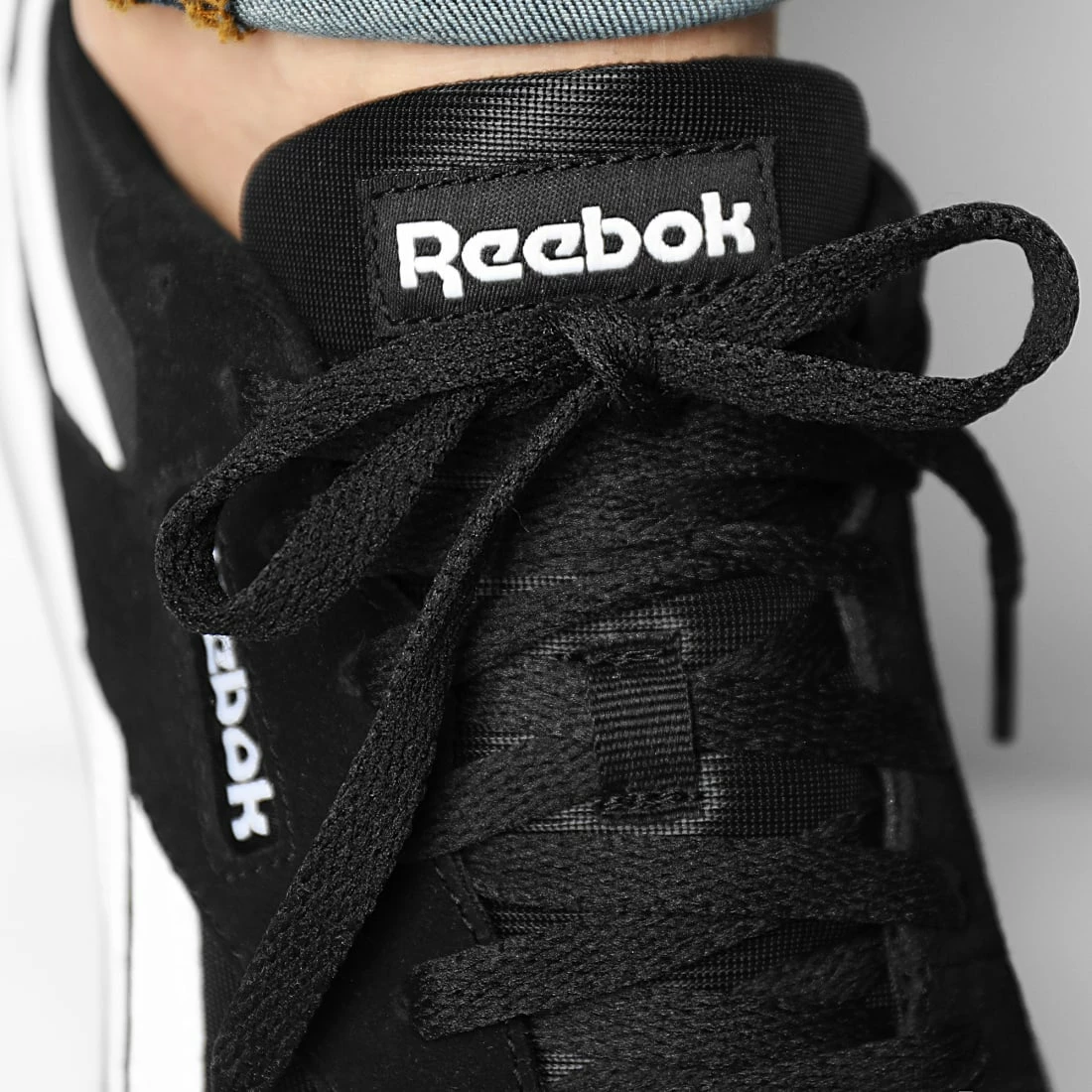 Grosses soldes 🎁 Baskets Royal Ultra BS7966 Black White de Reebok 🎁 – Image 3