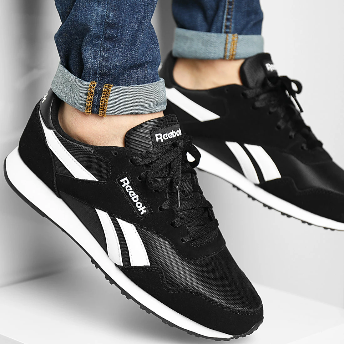 Grosses soldes 🎁 Baskets Royal Ultra BS7966 Black White de Reebok 🎁