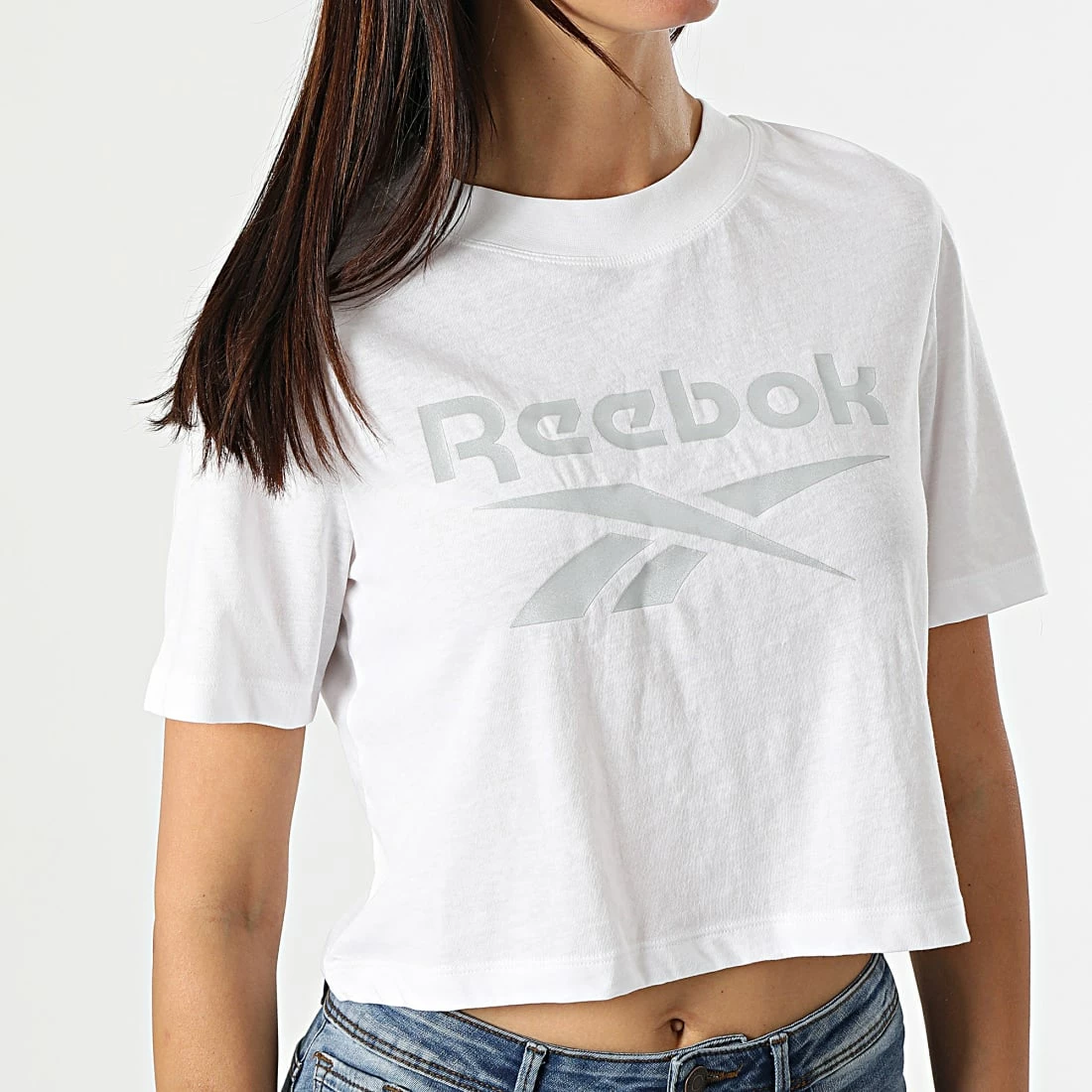 Offres 🎉 Tee 👚 Shirt Crop Femme Reebok Identity GR9387 Blanc Argenté 🎁 – Image 3