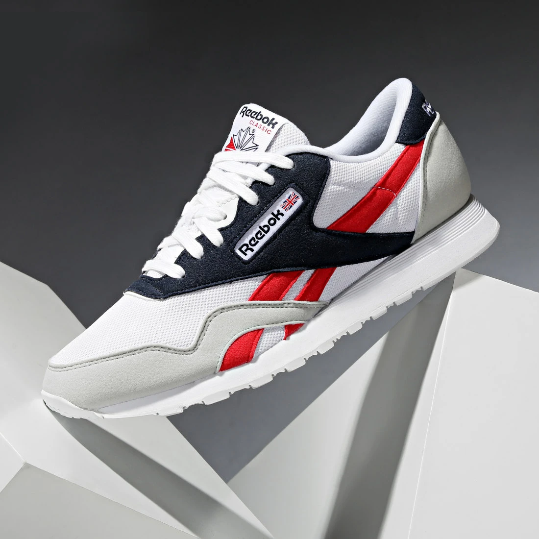 Offres 🔥 Baskets Classic Nylon GW8357 White Vector Navy Prince Red de Reebok 💯 – Image 9