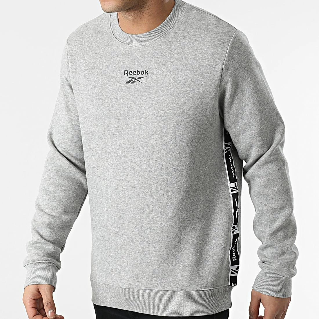 Meilleur prix 👍 Sweat Crewneck A Bandes Reebok Identity Tape HB2152 Gris Chiné 🎁