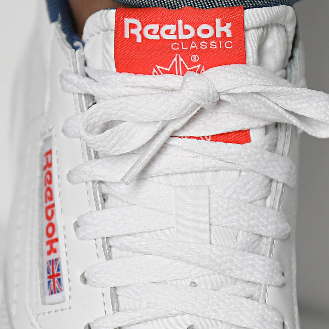 Vente flash 🔥 Baskets Court Peak GW7560 Footwear White Dynamic Red Bat Blue de Reebok 🎉 – Image 3