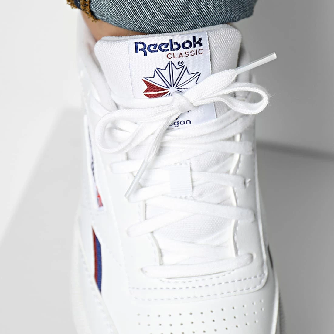 Acheter ✨ Baskets Club C 85 Vegan GY7152 Footwear White Classic Cobalt Classic Burgundy de Reebok 🤩 – Image 3
