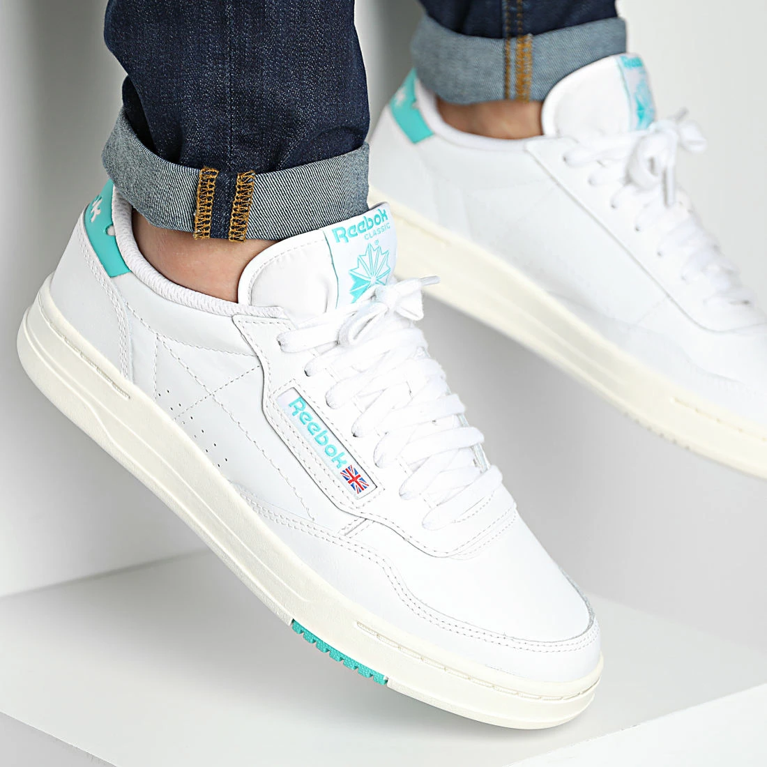 Grosses soldes 😍 Baskets Court Peak GY7202 Footwear White Chalk Classic Teal de Reebok 🌟