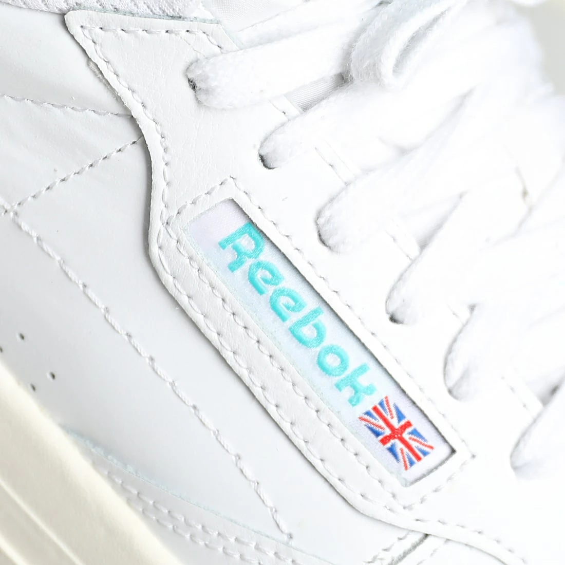 Grosses soldes 😍 Baskets Court Peak GY7202 Footwear White Chalk Classic Teal de Reebok 🌟 – Image 2