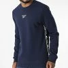 Offres 🤩 Sweat Crewneck A Bandes Reebok Identity Tape HJ7837 Bleu Marine ⭐