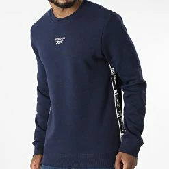 Offres 🤩 Sweat Crewneck A Bandes Reebok Identity Tape HJ7837 Bleu Marine ⭐