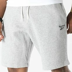 Nouveau 🔔 Short Jogging Reebok Identity Left leg Logo HS7113 Gris Chiné 😍