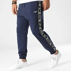 De gros ✨ Pantalon Jogging A Bandes HJ7843 Bleu Marine de Reebok ⭐