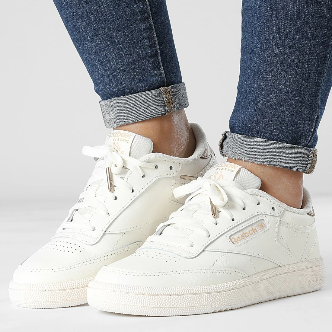 Remise 🎁 Baskets Femme Club C 85 GX1700 Chalk Sahara Gold Metallic de Reebok 🧨