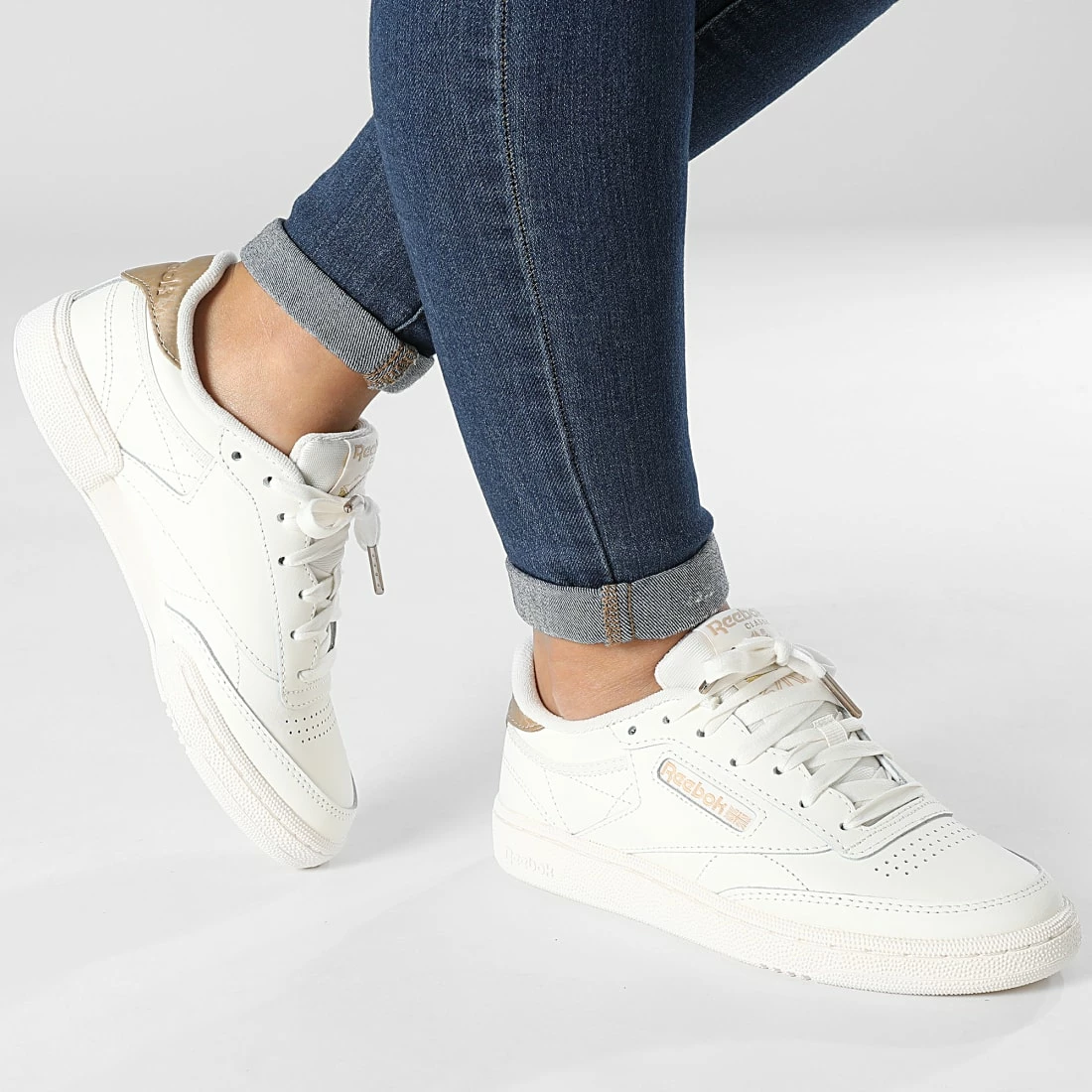 Remise 🎁 Baskets Femme Club C 85 GX1700 Chalk Sahara Gold Metallic de Reebok 🧨 – Image 3