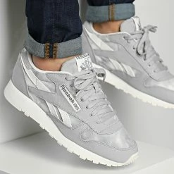 Le moins cher 🎉 Baskets Classic Grow GX4750 Pure Grey 3 Chalk Cold Grey 5 de Reebok 🧨