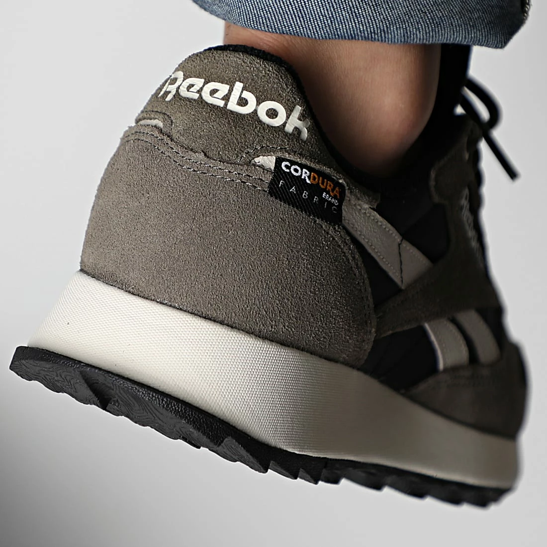 Budget 🤩 Baskets Classic Leather GX4805 Core Black Army Green Stucco de Reebok ⭐ – Image 4